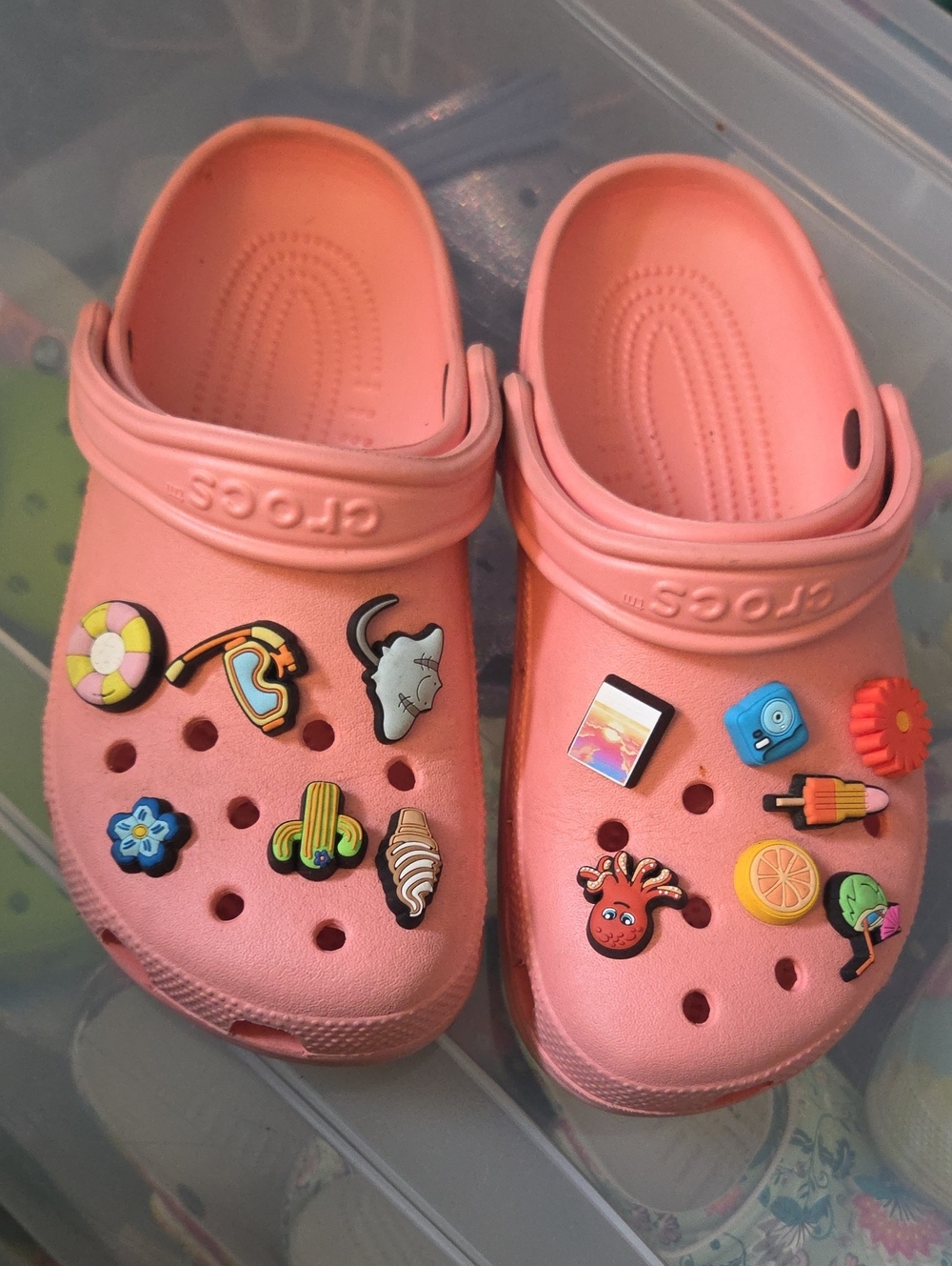 CROCS Kids Classic Clog in Coral Pink with Jibbitz
